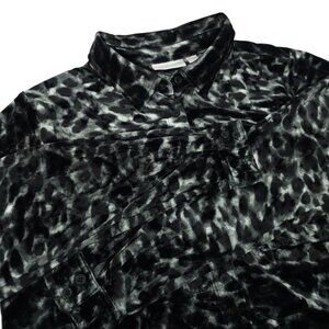 Belle By Kim Gravel Shirt Womens M Button Front Velour Animal Print Long Sleeve